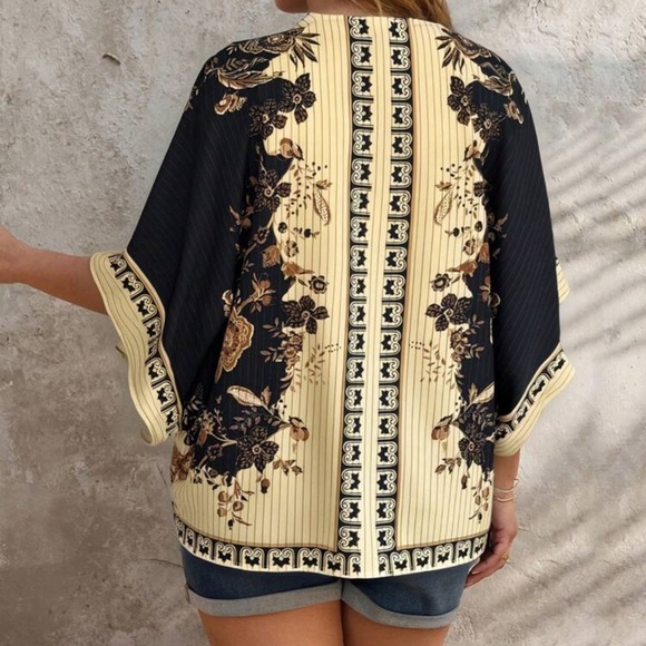 Breezaya Plus Size Positioning Printed Deep V-Neck Casual Loose Vacation Shirt - Picture 3 of 4